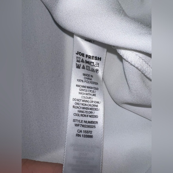 Joe Fresh White Satin V-Neck Tie front Hi-Low Blouse Size Medium EUC Like New - Picture 5 of 6